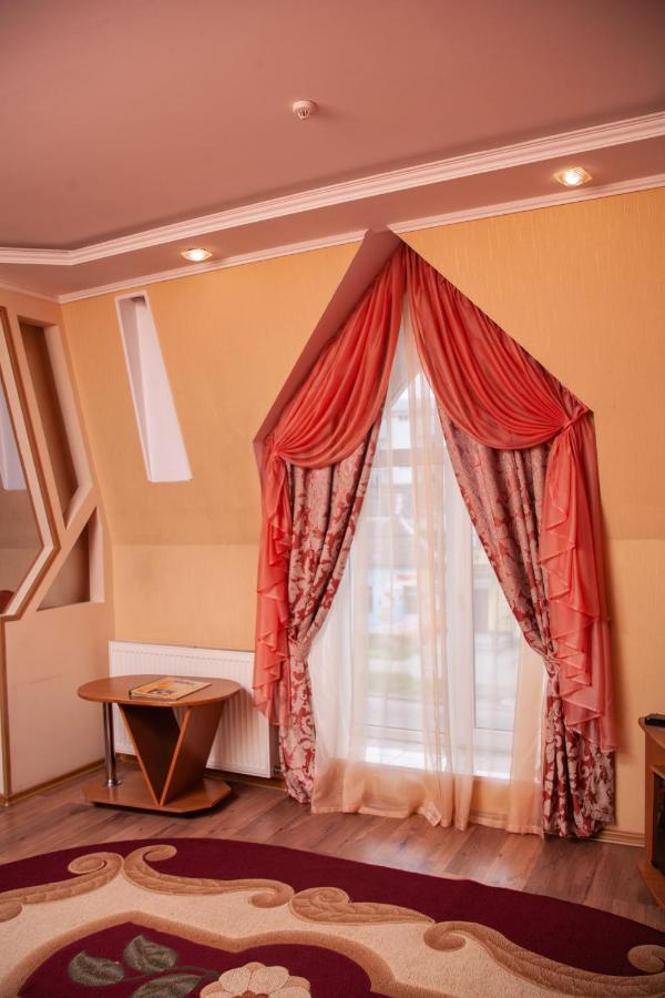 Piligrim 1 Hotel Nikolayev Bagian luar foto